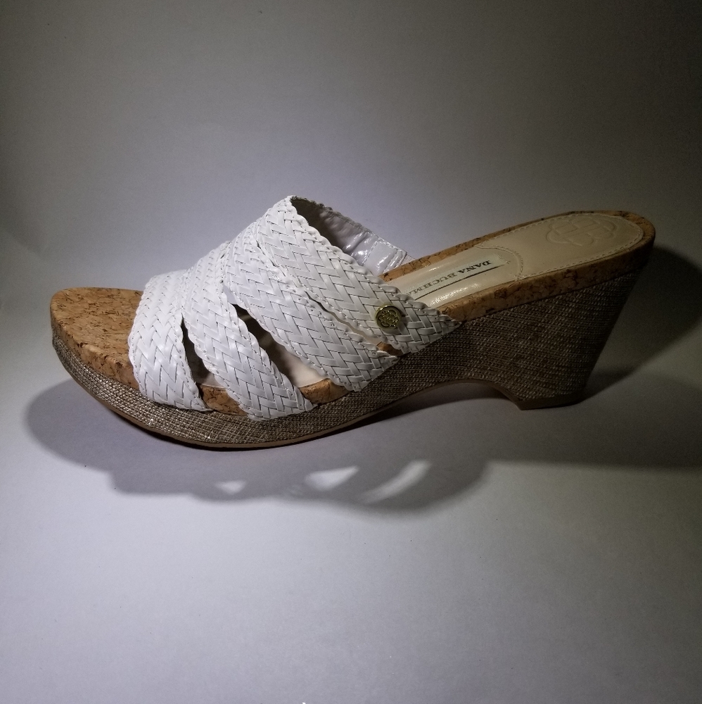 DANA BUCHMAN WEDGE SANDAL SIZE 9
